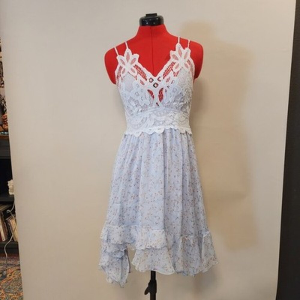 ​CY Fashion Blue Floral High Low Sundress Smocked Back Crochet Lace Bodice M
